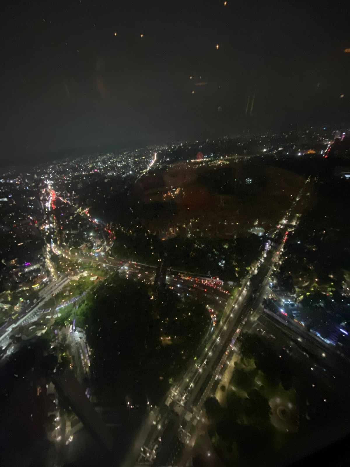 Panorámica nocturna de la CDMX desde el restaurante Ling Ling en Chapultepec Uno