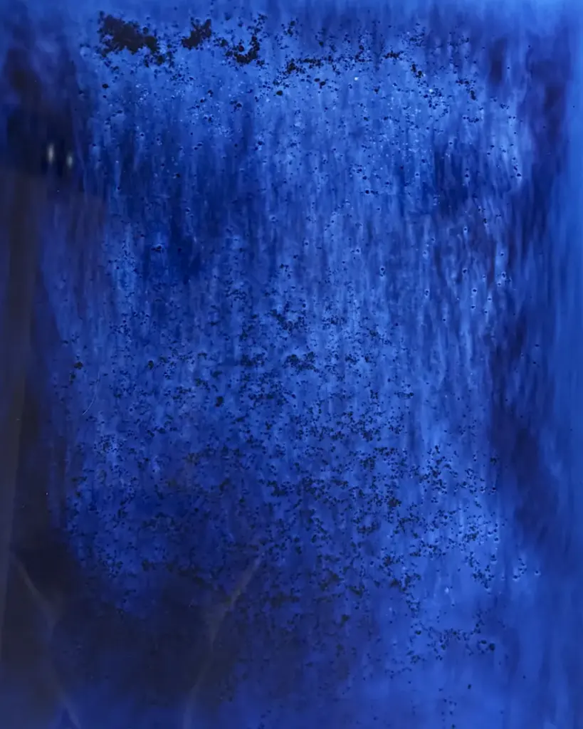 Fotograma abstracto azul de Federica Belli, serie Hierofania, en Almanaque Fotografica