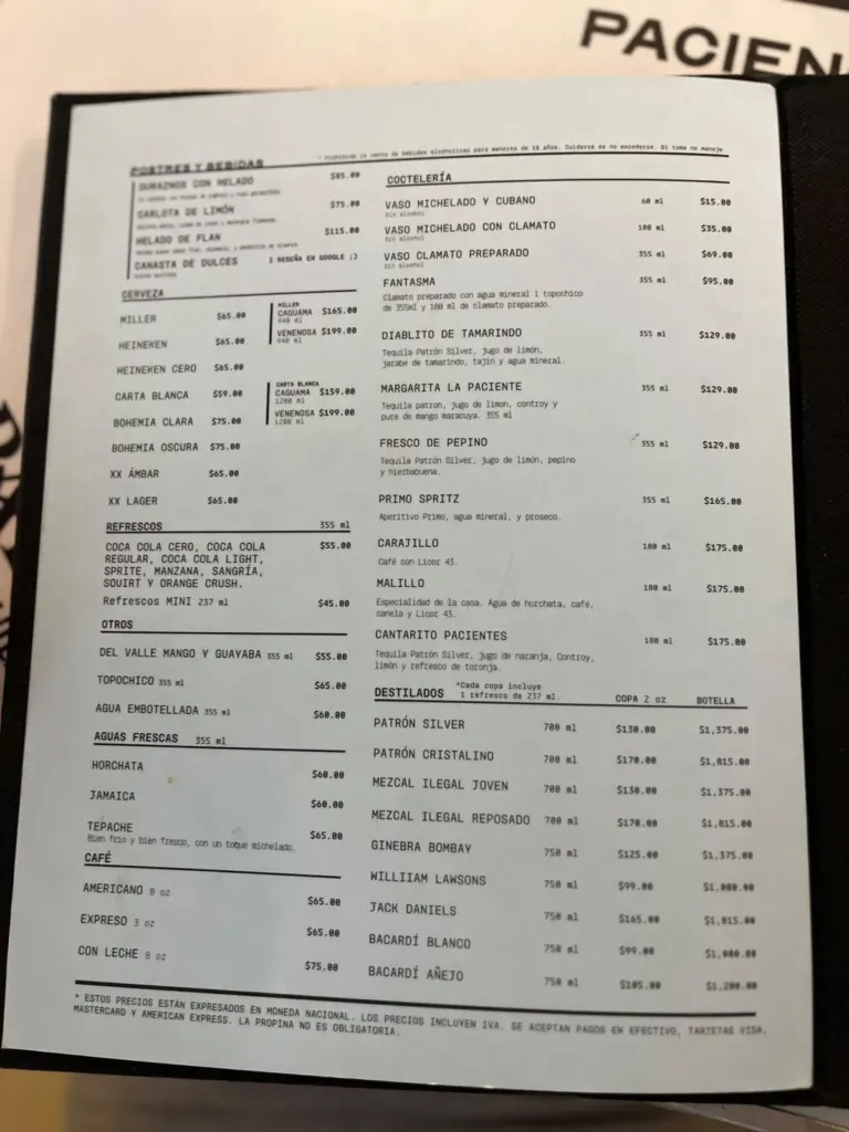 Carta de bebidas de Los Pacientes: aguas frescas, cervezas y coctelería
