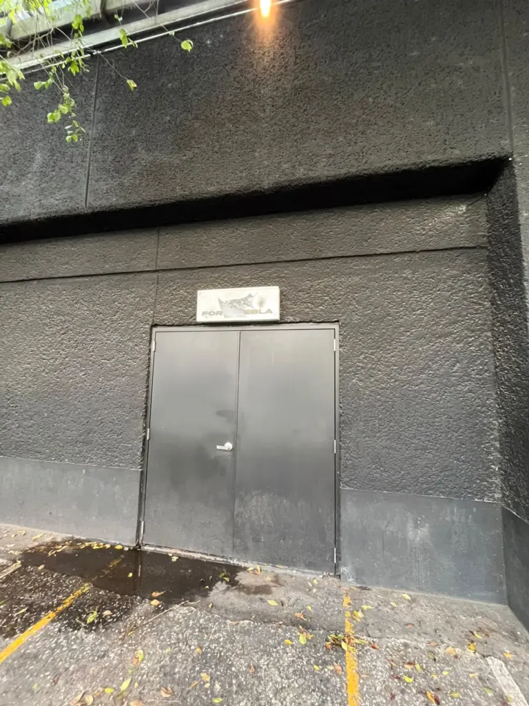 Puerta de acceso a Los Pacientes en la Col. Doctores, CDMX