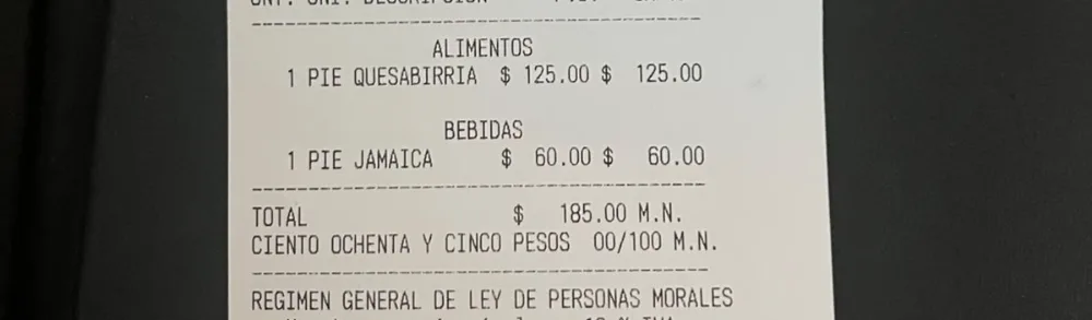 Ticket de Los Pacientes: quesabirria y agua de jamaica