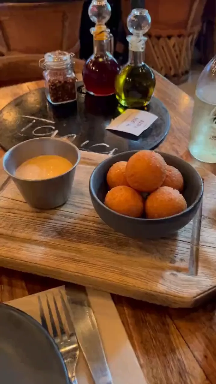Cancino Centro: bolitas fritas de entrada