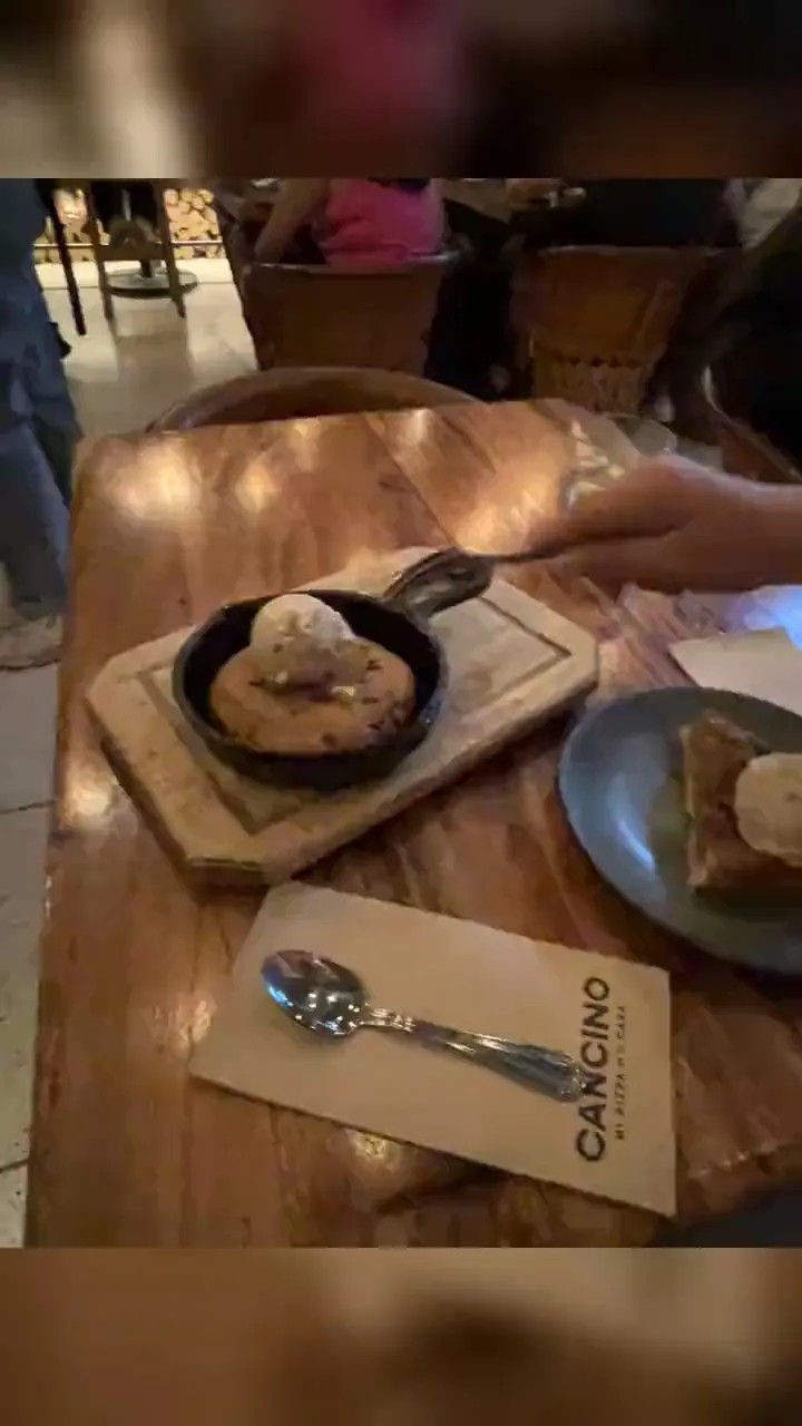 Cancino Centro: postre en sartén con helado