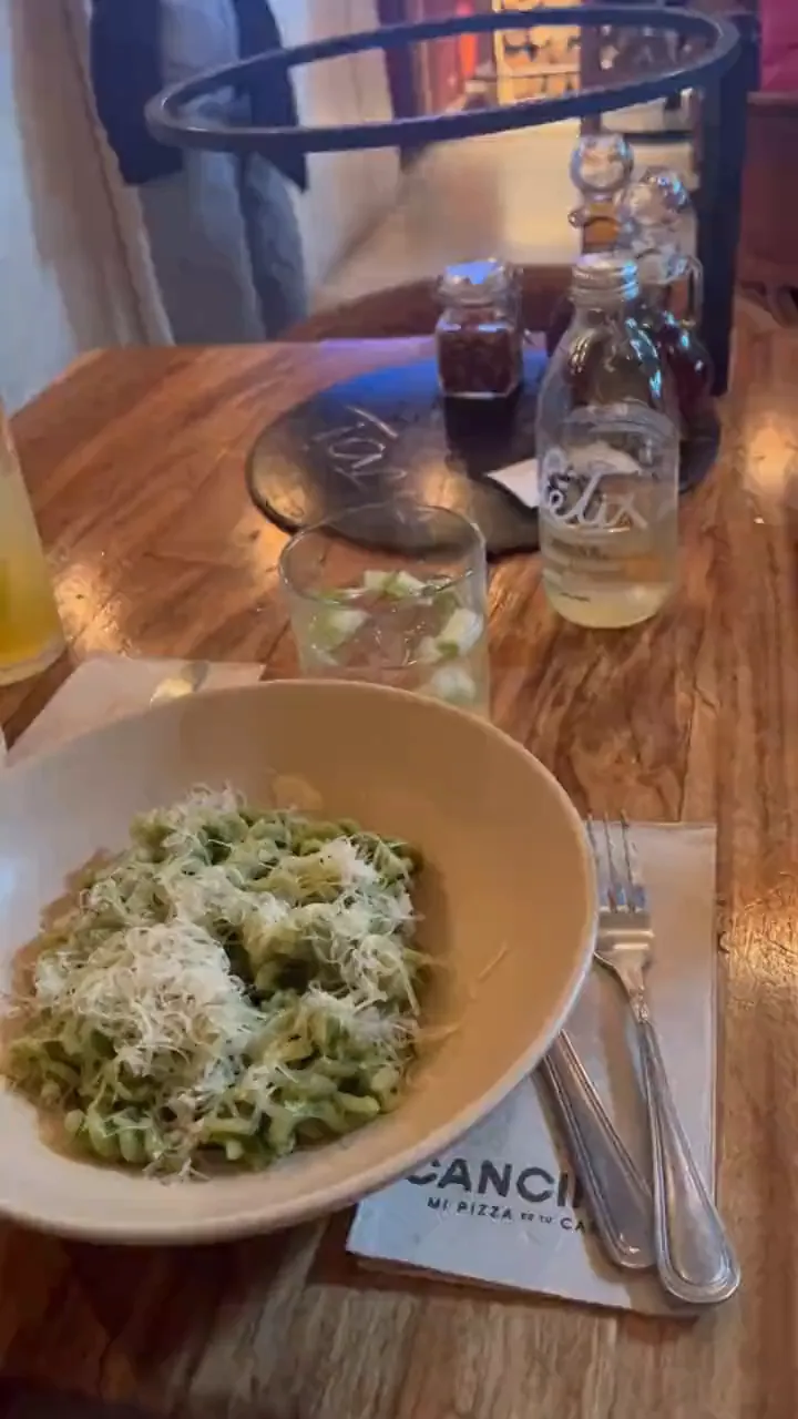 Cancino Centro: pasta verde y pasta con tomate